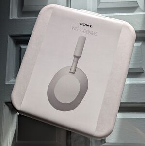 New Sony WH-1000XM5 Wireless Headphones